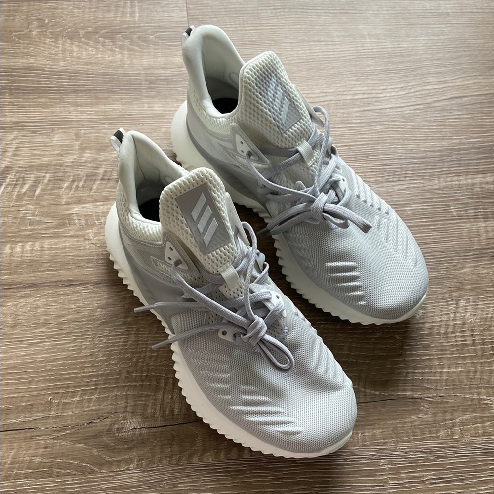 🆕Adidas Men's Athletic Shoes in Light Gray